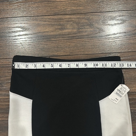 Neiman Marcus Pencil Skirt - Picture 5 of 5